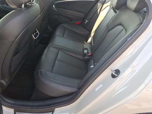 2025 Genesis G70 2.5T RWD