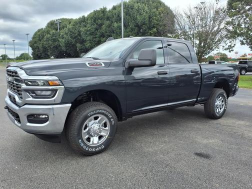 2025 RAM 2500 Tradesman Crew Cab 4x4 6'4' Box
