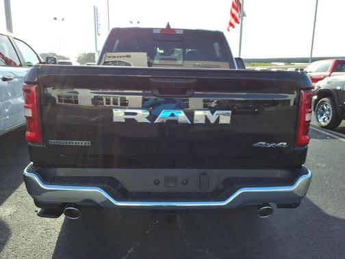Diamond Black Crystal Pearlcoat 2026 RAM 1500 Big Horn/Lone Star