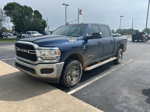 2022 RAM 2500 Tradesman Crew Cab 4x4 6'4' Box