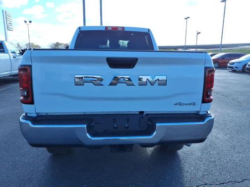2026 RAM 2500 Tradesman Crew Cab 4x4 6'4' Box