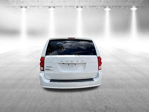 White Knuckle Clearcoat 2019 Dodge Grand Caravan SE