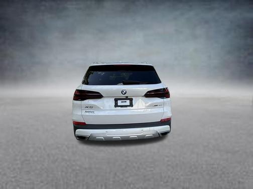 White Metallic 2025 BMW X5 xDrive40i