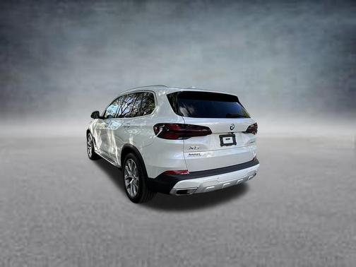 White Metallic 2025 BMW X5 xDrive40i
