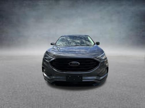 Gray Metallic 2024 Ford Edge SE