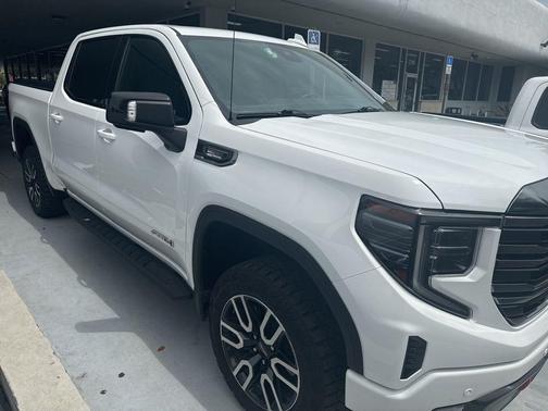 2024 GMC Sierra 1500 AT4