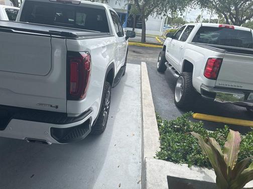 2024 GMC Sierra 1500 AT4