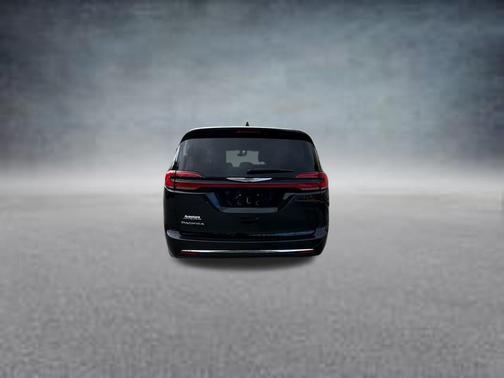 Brilliant Black Crystal Pearlcoat 2023 Chrysler Pacifica Touring-L
