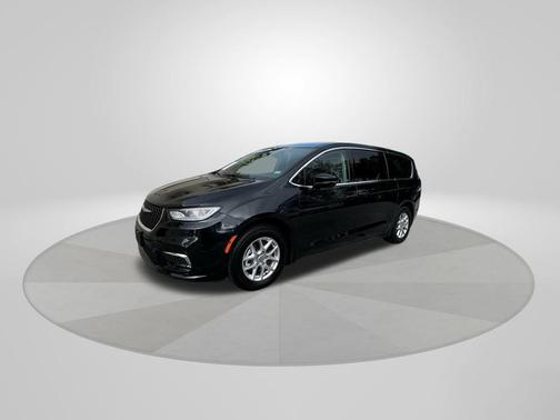 2023 Chrysler Pacifica Touring-L