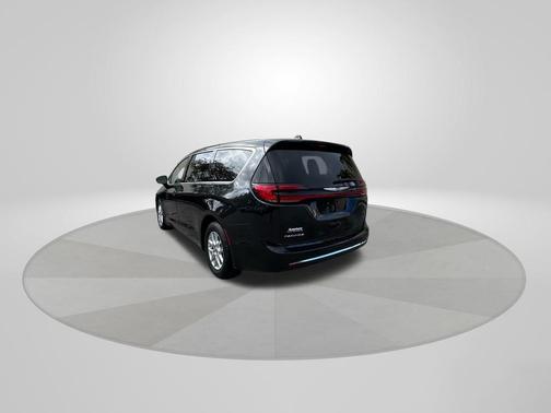 2023 Chrysler Pacifica Touring-L