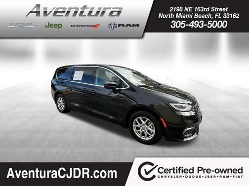 Brilliant Black Crystal Pearlcoat 2023 Chrysler Pacifica Touring-L