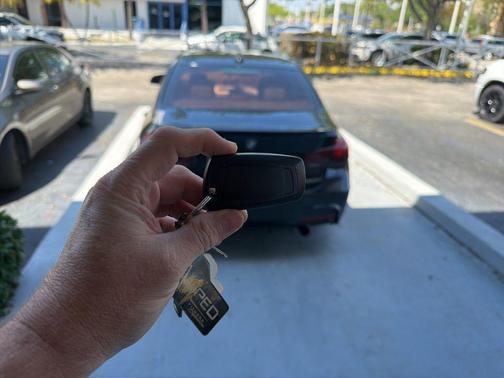 Jet Black 2014 BMW 320 i