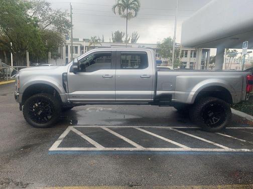 2023 Ford F-450 Lariat