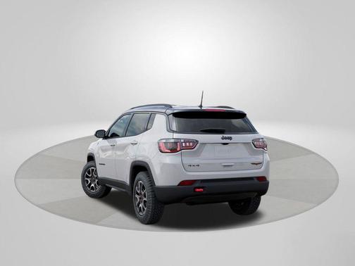 Bright White Clearcoat 2026 Jeep Compass Trailhawk