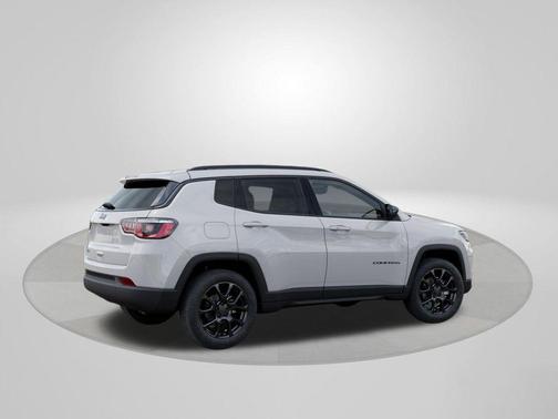 Bright White Clearcoat 2026 Jeep Compass Latitude
