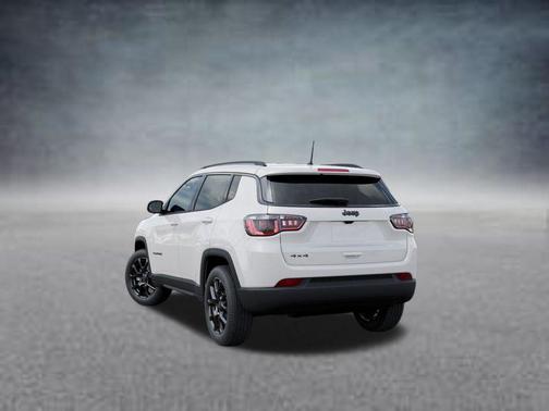 Bright White Clearcoat 2026 Jeep Compass Latitude
