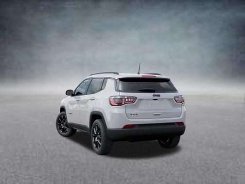 Bright White Clearcoat 2026 Jeep Compass Latitude