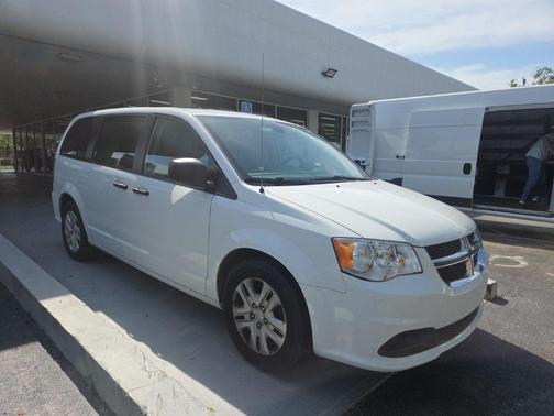White Knuckle Clearcoat 2019 Dodge Grand Caravan SE