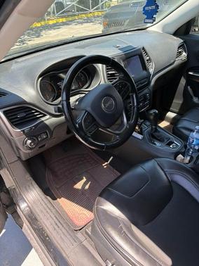 Diamond Black 2019 Jeep Cherokee Latitude Plus