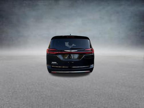 Brilliant Black Crystal Pearlcoat 2023 Chrysler Pacifica Touring-L