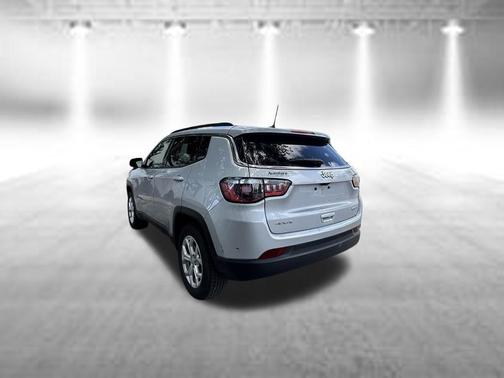 Silver Zynith 2024 Jeep Compass Latitude