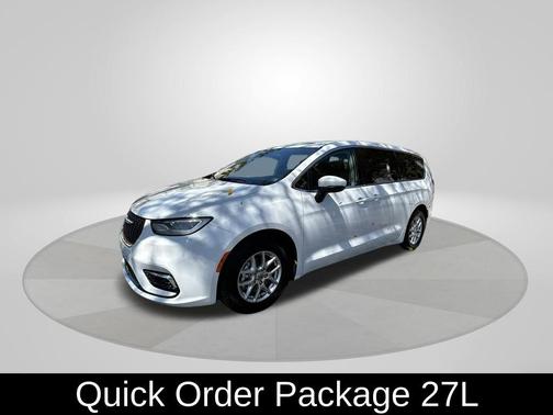2023 Chrysler Pacifica Touring-L