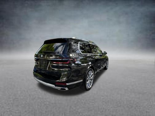 Black Sapphire Metallic 2025 BMW X7 xDrive40i