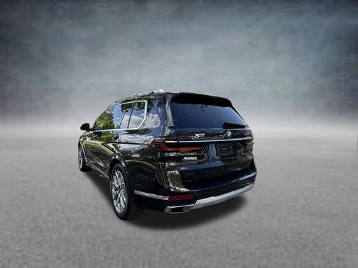 Black Sapphire Metallic 2025 BMW X7 xDrive40i