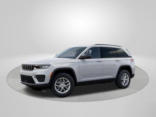 Bright White Clearcoat 2026 Jeep Grand Cherokee Laredo X