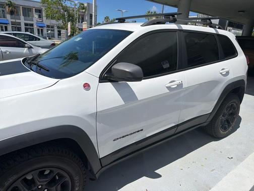 Bright White Clearcoat 2021 Jeep Cherokee Trailhawk