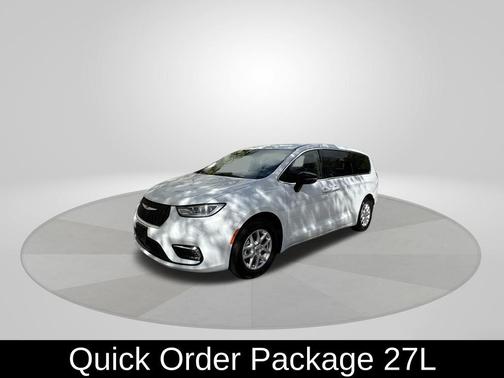 2024 Chrysler Pacifica Touring-L