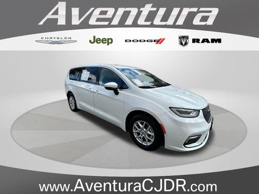 2023 Chrysler Pacifica Touring-L
