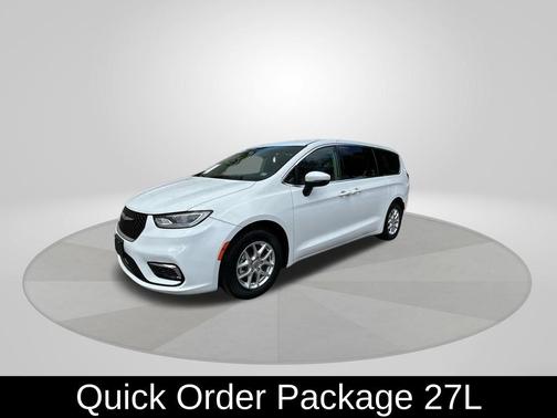 2023 Chrysler Pacifica Touring-L