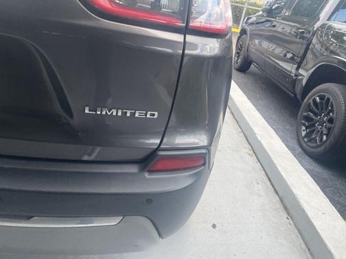 Granite Crystal Clearcoat Metallic 2019 Jeep Cherokee Limited