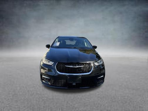 Brilliant Black Crystal Pearlcoat 2023 Chrysler Pacifica Touring-L