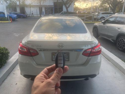 2016 Nissan Altima 2.5 SR