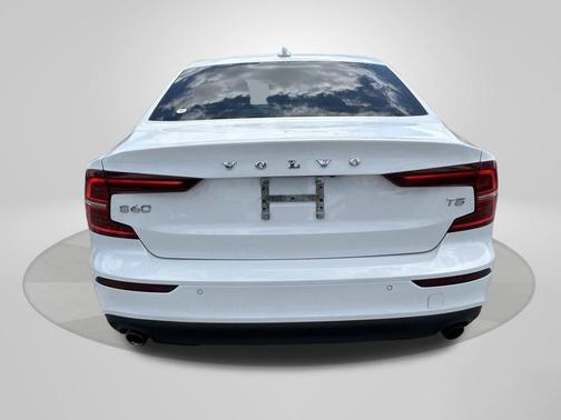 2020 Volvo S60 T5 Momentum