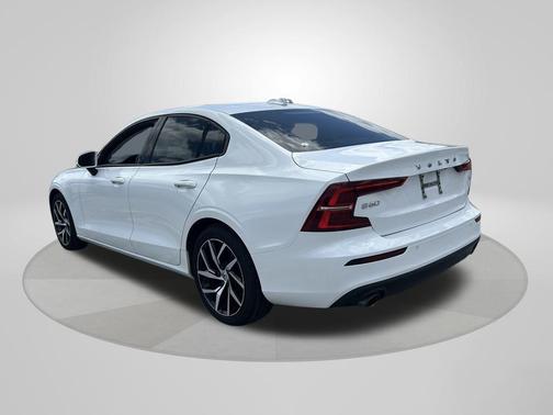 2020 Volvo S60 T5 Momentum
