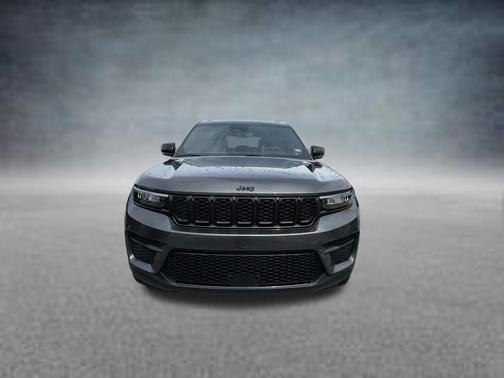 Metallic 2023 Jeep Grand Cherokee Altitude