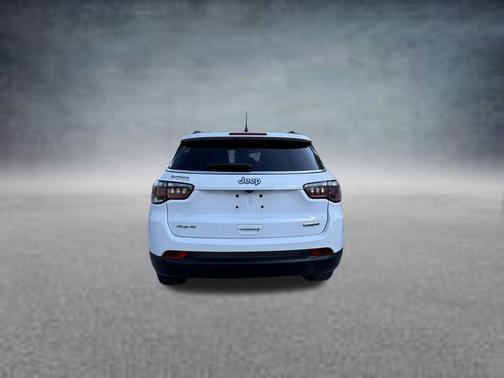 Bright White Clearcoat 2022 Jeep Compass Latitude Lux