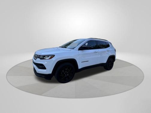 Bright White Clearcoat 2022 Jeep Compass Latitude Lux