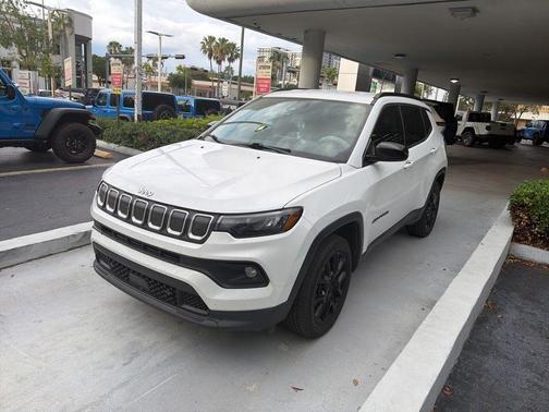 Bright White Clearcoat 2022 Jeep Compass Latitude Lux