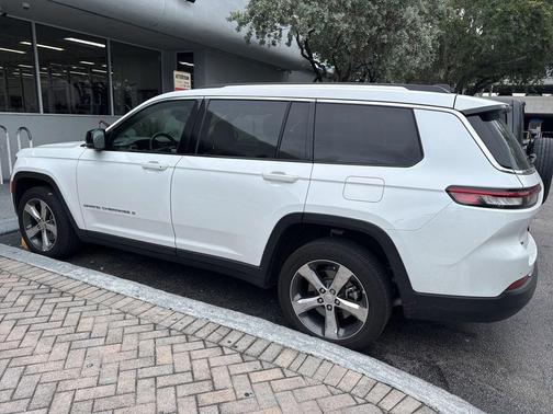 Bright White Clearcoat 2022 Jeep Grand Cherokee L Limited