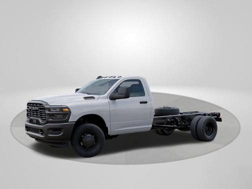 Bright White Clearcoat 2026 RAM 3500 Tradesman/Big Horn
