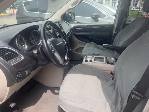 2011 Chrysler Town & Country Touring