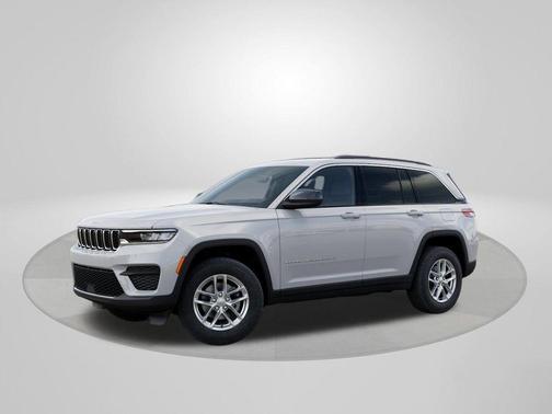 Bright White Clearcoat 2026 Jeep Grand Cherokee Laredo X
