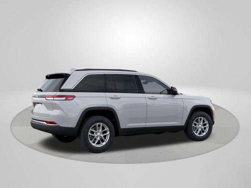 Bright White Clearcoat 2026 Jeep Grand Cherokee Laredo X