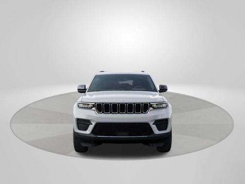 Bright White Clearcoat 2026 Jeep Grand Cherokee Laredo X