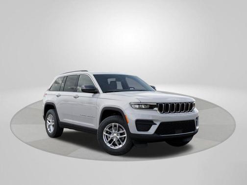 Bright White Clearcoat 2026 Jeep Grand Cherokee Laredo X