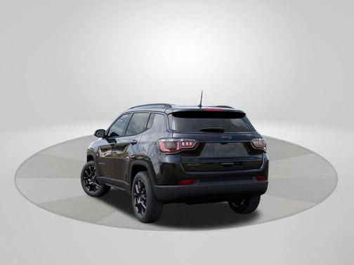 Diamond Black 2026 Jeep Compass Latitude